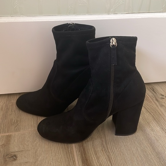 Super cute little black bootie boots. Kind of a sock boot… a simple Prada look🌸 - Picture 3 of 4